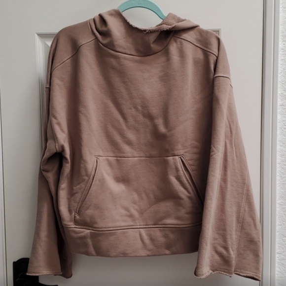 ALO Yoga Sweaters - Alo yoga Tan sweatshirt bell sleeves size medium